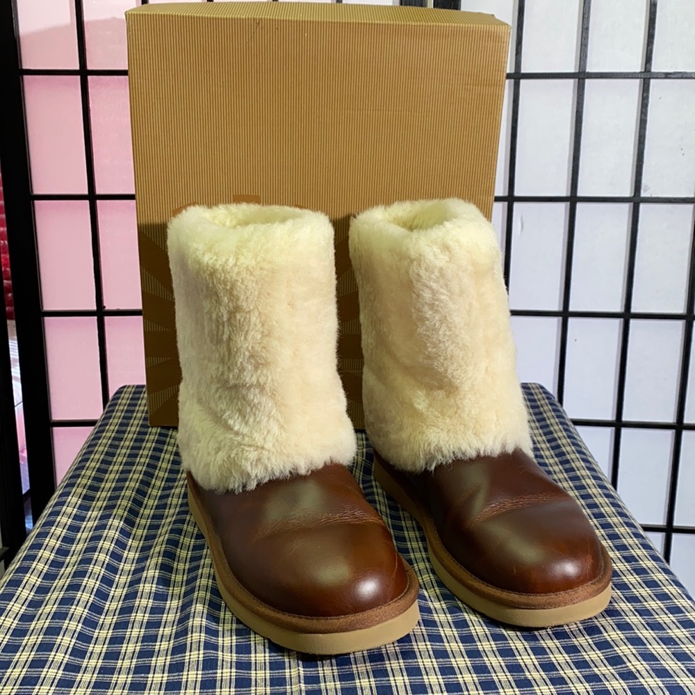 UGG Boots Size 9-NIB (store display)